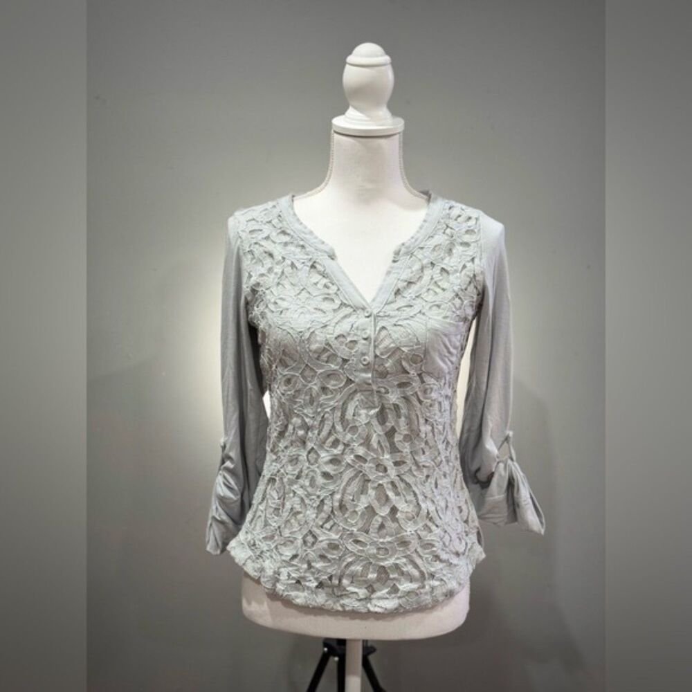 SALE! Light Blue Nine 1 Eight Lace Overlay Top Size M EUC